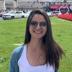 Meet your Posher, Gabriela